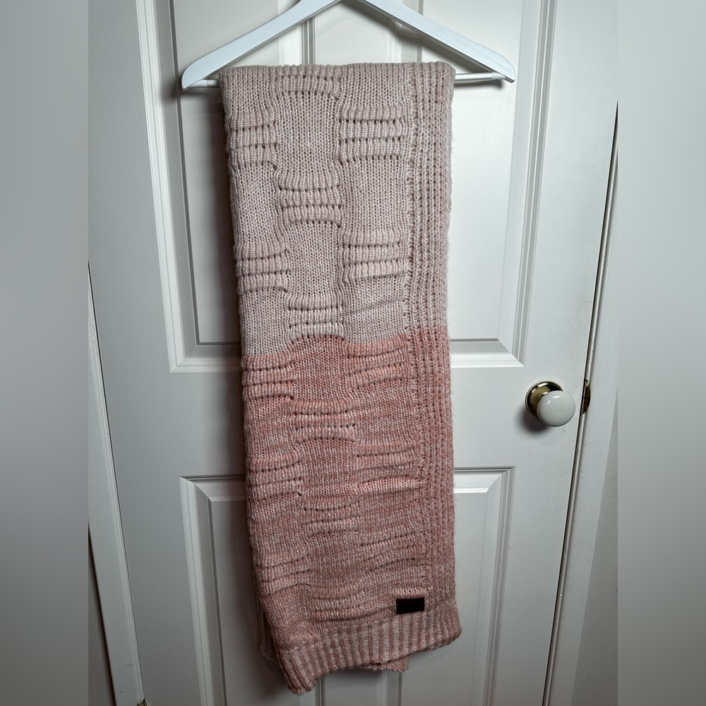 UGG Soft Knit blanket in Light Pink-start with darker pink and it get lighter